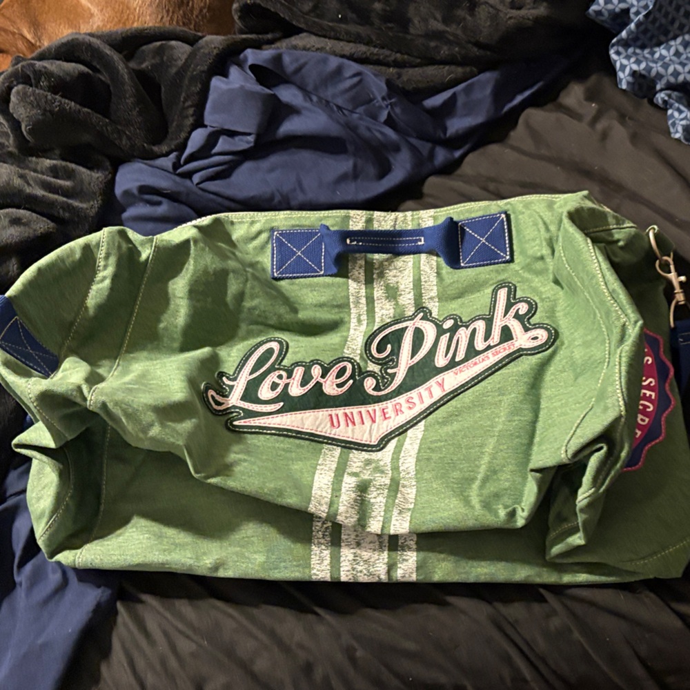 Victoria's Secret Love Pink DUFFLE BAG NEW RARE FIND
